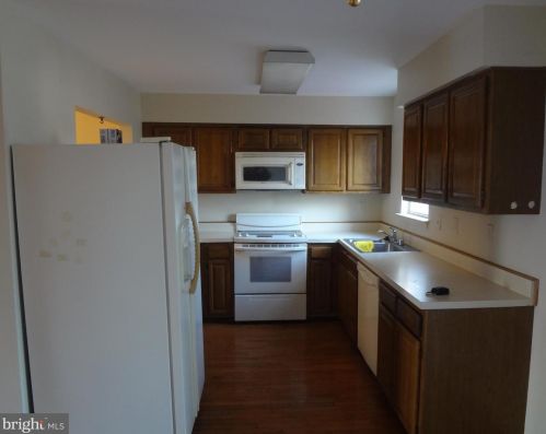 8 Hunters Gate Ct, Silver Spring, MD 20904-1826