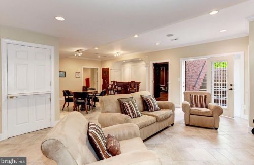 43266 Parkers Rdg Dr, Leesburg VA 20176-5132 exterior