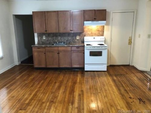 26 Maple St, Manchester CT  06040-5527 exterior