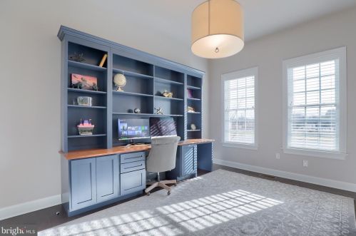 453 Delp Rd, Lancaster PA 17601-2915 exterior