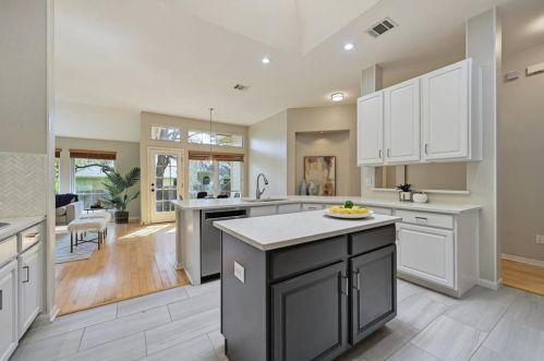 6405 Abilene Trl, Austin TX 78749-2845 exterior