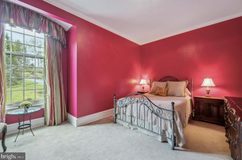 24 Lakewood Dr, Media PA 19063-1807 exterior