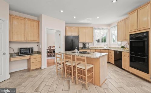 10907 Lamplighter Ln, Rockville MD 20854-2763 exterior