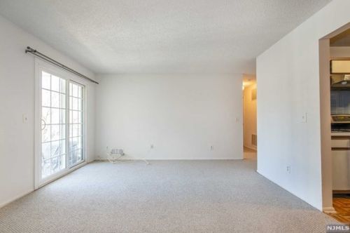 998 Boxwood Ct, Mahwah, NJ 07430-2347