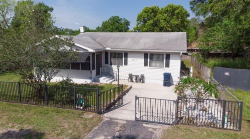 8410 Ola Ave, Tampa, FL 33604-1340