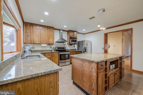 3405 Sunny Vw, Alexandria VA 22309-1911 exterior