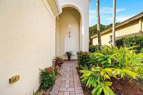 5709 Spanish River Rd, Fort Pierce, FL 34951-2894