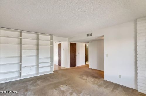 7780 Kenyon Dr, Tucson AZ 85710-4445 exterior