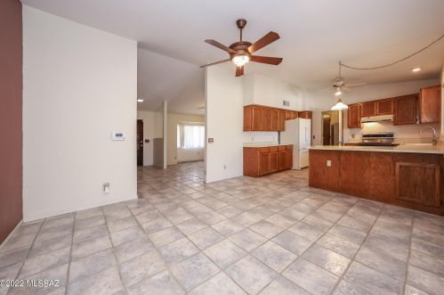 5242 Calle Montuoso, Tucson AZ 85745-9529 exterior