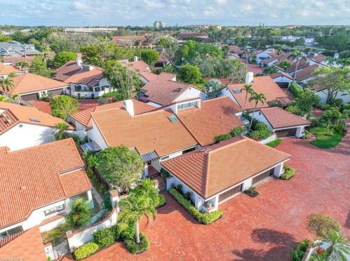 539 Bay Villas Ln, Naples FL 34108-2867 exterior