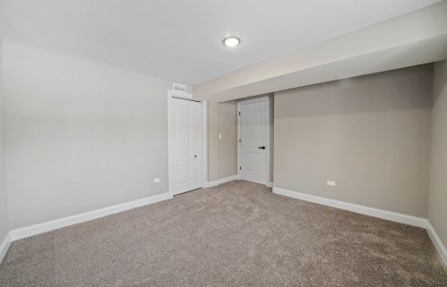 7920 Crandon Ave, Chicago IL 60617-1147 exterior