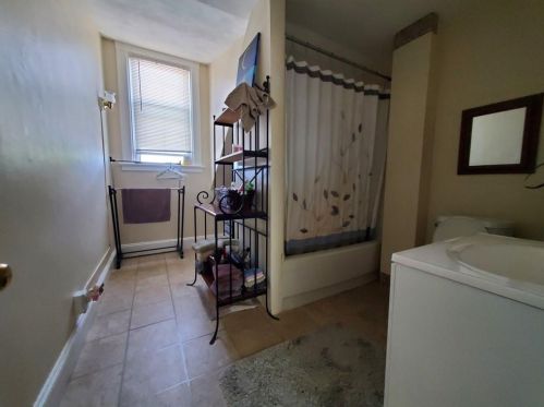 13 Clinton St, Providence RI 02919-4122 exterior