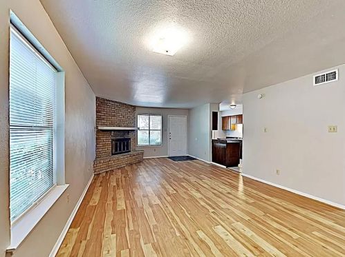 919 Rochelle Rd, Irving TX  75062-5655 exterior