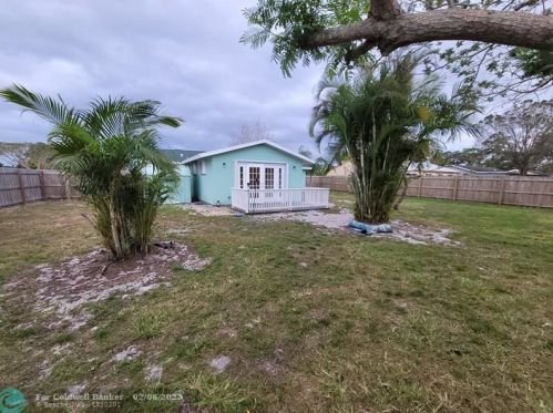 364 Airoso Blvd, Fort Pierce FL  34983-2029 exterior