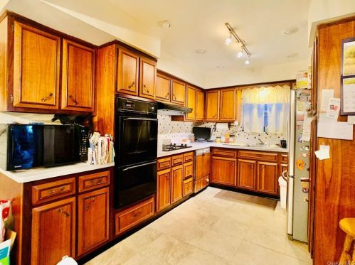 1835 Mayflower Ave, Bronx NY 10461-4007 exterior