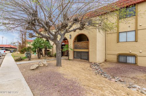 461 Yucca Ct, Tucson, AZ 85704-5436