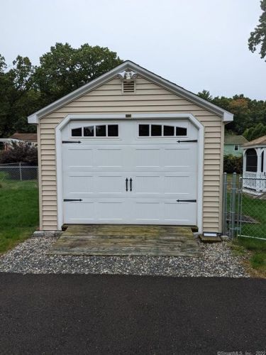 13 Aloha Dr, Enfield CT 06082-2627 exterior