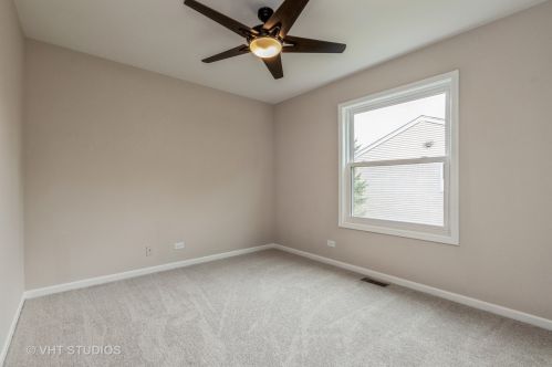 1040 Stone Crk Cir, Bull Valley IL 60014-1937 exterior