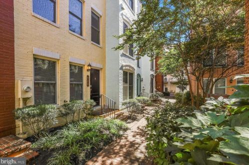 924 4th St, Washington, DC 20003-3450