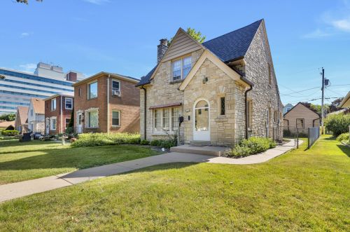 3140 30th St, Milwaukee, WI 53216-3820