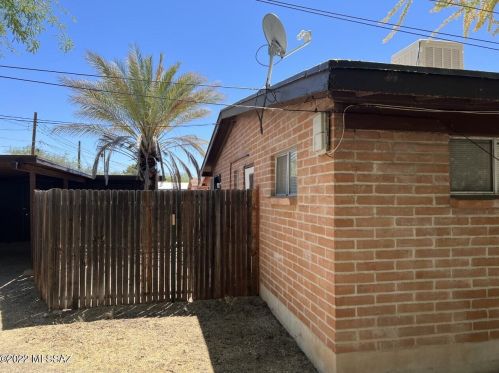 3241 Monte Vis Dr, Tucson AZ 85712-1630 exterior