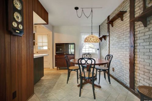 14 Henderson Ave, Valley Stream NY 11580-3025 exterior