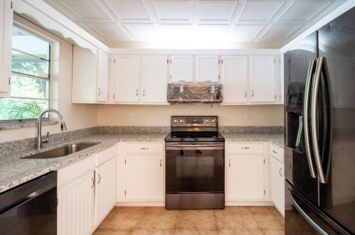 2410 Summit St, Fort Pierce FL  34984-5067 exterior