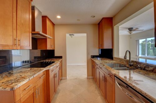 2390 14 Ave, Boynton Beach FL 33426-5871 exterior