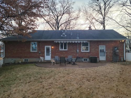 7015 Eichelberger Dr, Saint Louis, MO 63123-1707