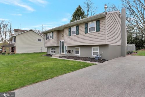 60 Baugher Dr, Hanover, PA 17331-4001