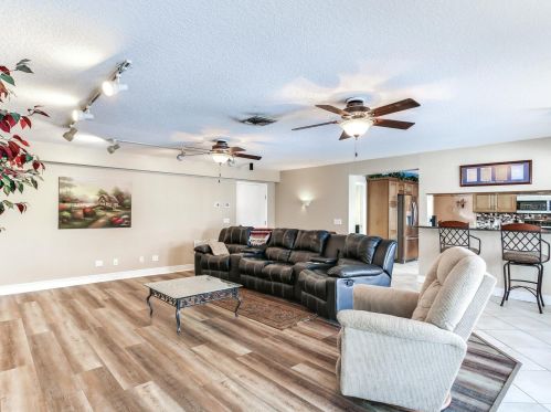 12607 51 St, Tampa FL 33619-1418 exterior