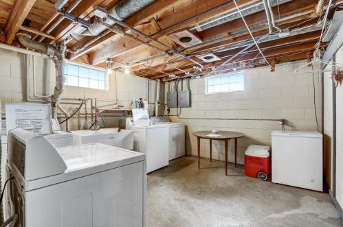 2529 70, Milwaukee WI 53223-2114 exterior