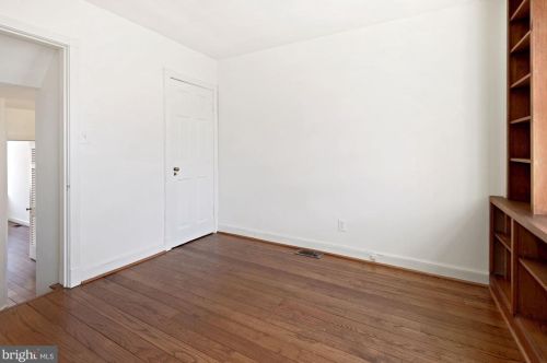 1030 31st St, Washington DC  20007-4405 exterior