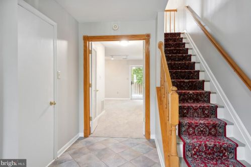 6016 Lands End Ln, Alexandria VA  22315-2666 exterior