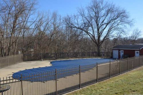 201 Regan Rd, Vernon CT 06066-2868 exterior