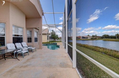 332 Shoreline Cir, Fort Pierce FL 34986-2913 exterior