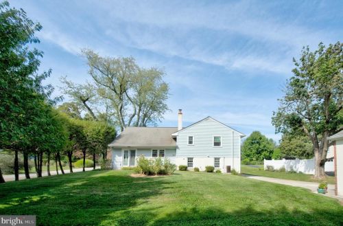 576 Kromer Ave, Berwyn PA 19312-1318 exterior