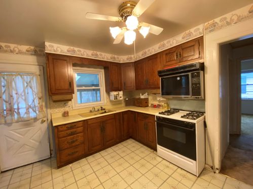 2201 Rohr Ave, Milwaukee WI 53209-5056 exterior