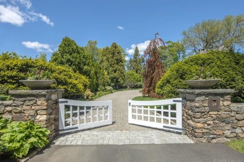 12 Cavray Rd, Norwalk, CT 06855-2231