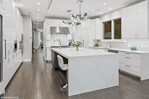 1419 Oakdale Ave, Chicago IL 60657-4118 exterior