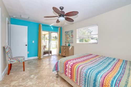 726 97 Ave, Naples FL 34108-2283 exterior