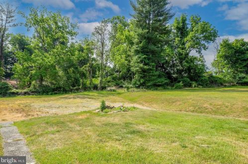 2261 Valley Rd, Huntingdon Valley PA  19006-6005 exterior