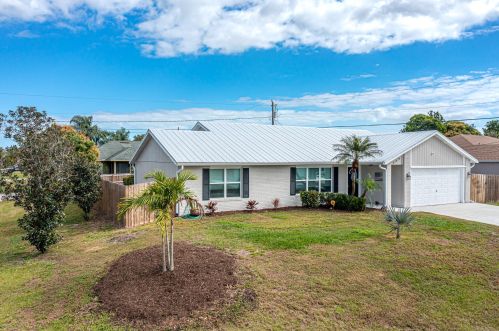 489 College Park Rd, Fort Pierce FL  34953-6224 exterior