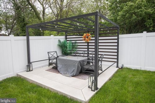 1012 Johnson St, Philadelphia PA  19138-1015 exterior