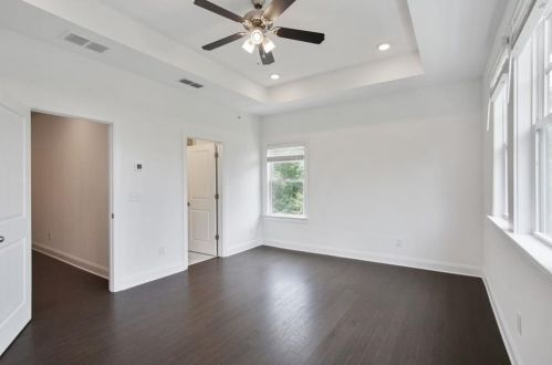 6607 Beacon Dr, Atlanta GA 30328 exterior