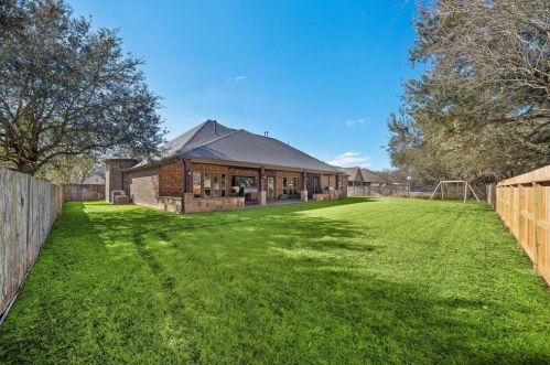 5402 Westerdale Dr, Fulshear TX 77441-4210 exterior