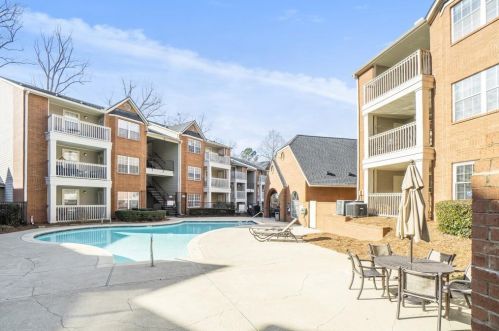 1007 Chastain Park Ct, Atlanta GA 30342-3246 exterior