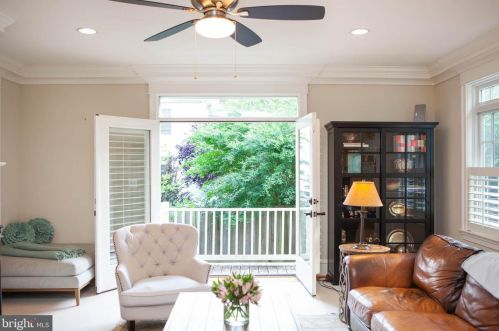 25 Masonic Vw Ave, Alexandria VA 22301-2203 exterior