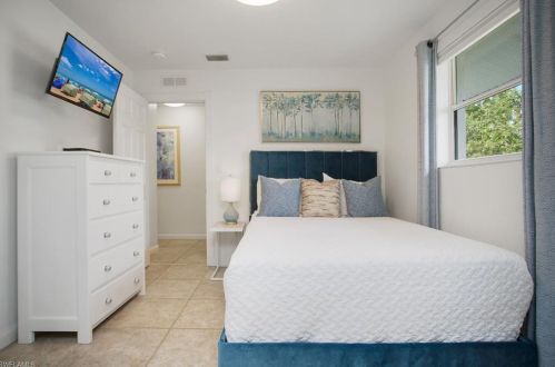 702 107 Ave, Naples FL 34108-1858 exterior