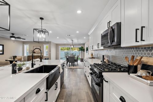 4225 34th Pl, Phoenix AZ  85018-4737 exterior